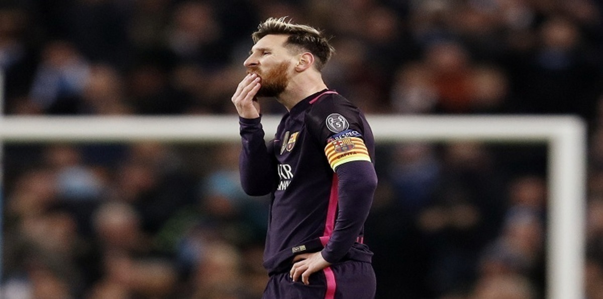 ميسي يشتبك لفظيًا مع أحد لاعبي مانشستر سيتي