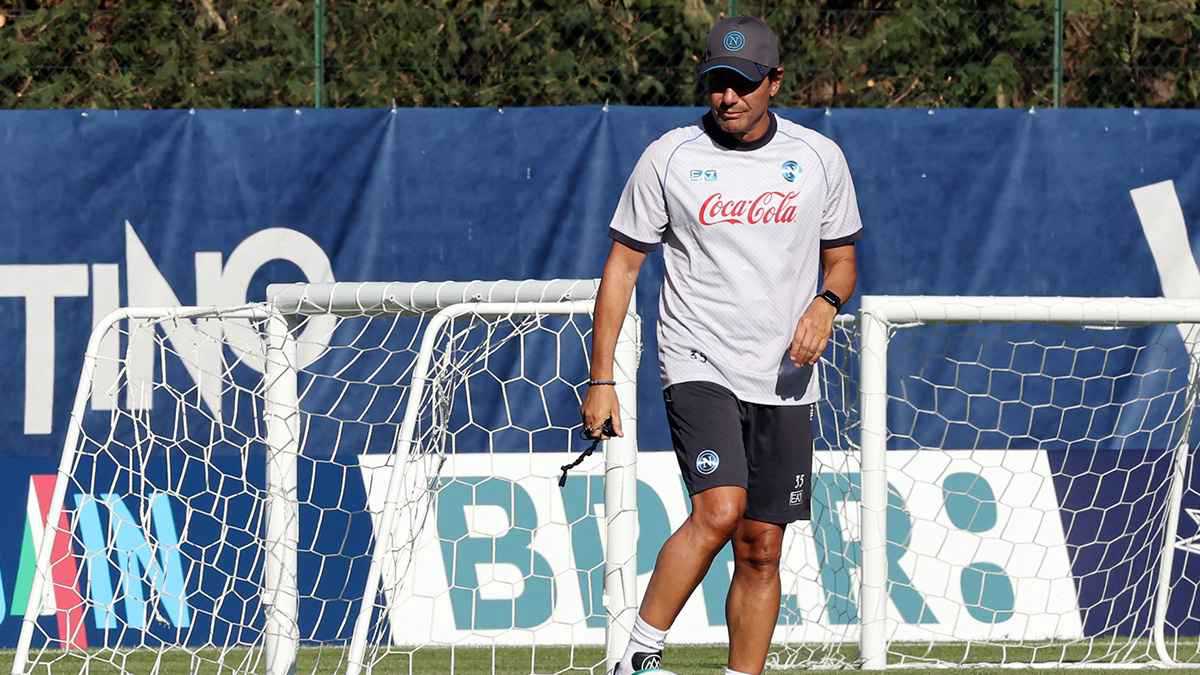 كونتي: على نابولي التواضع والتعلم من الأخطاء للدفاع عن لقبه