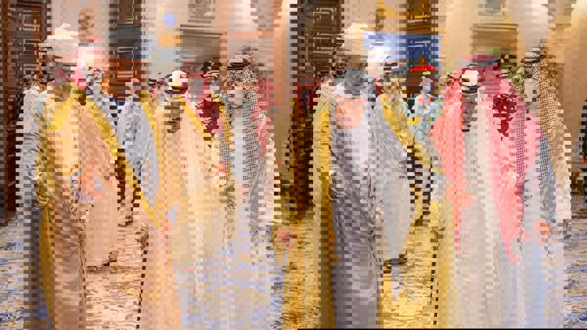 السعودية وعُمان تؤكدان التعامل الجدي مع الملف النووي والصاروخي الإيراني