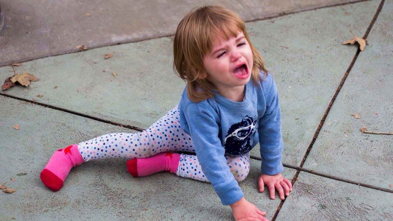 غضب الطفل.. متى تتحول نوبة عابرة إلى إنذار يحتاج تدخلًا؟