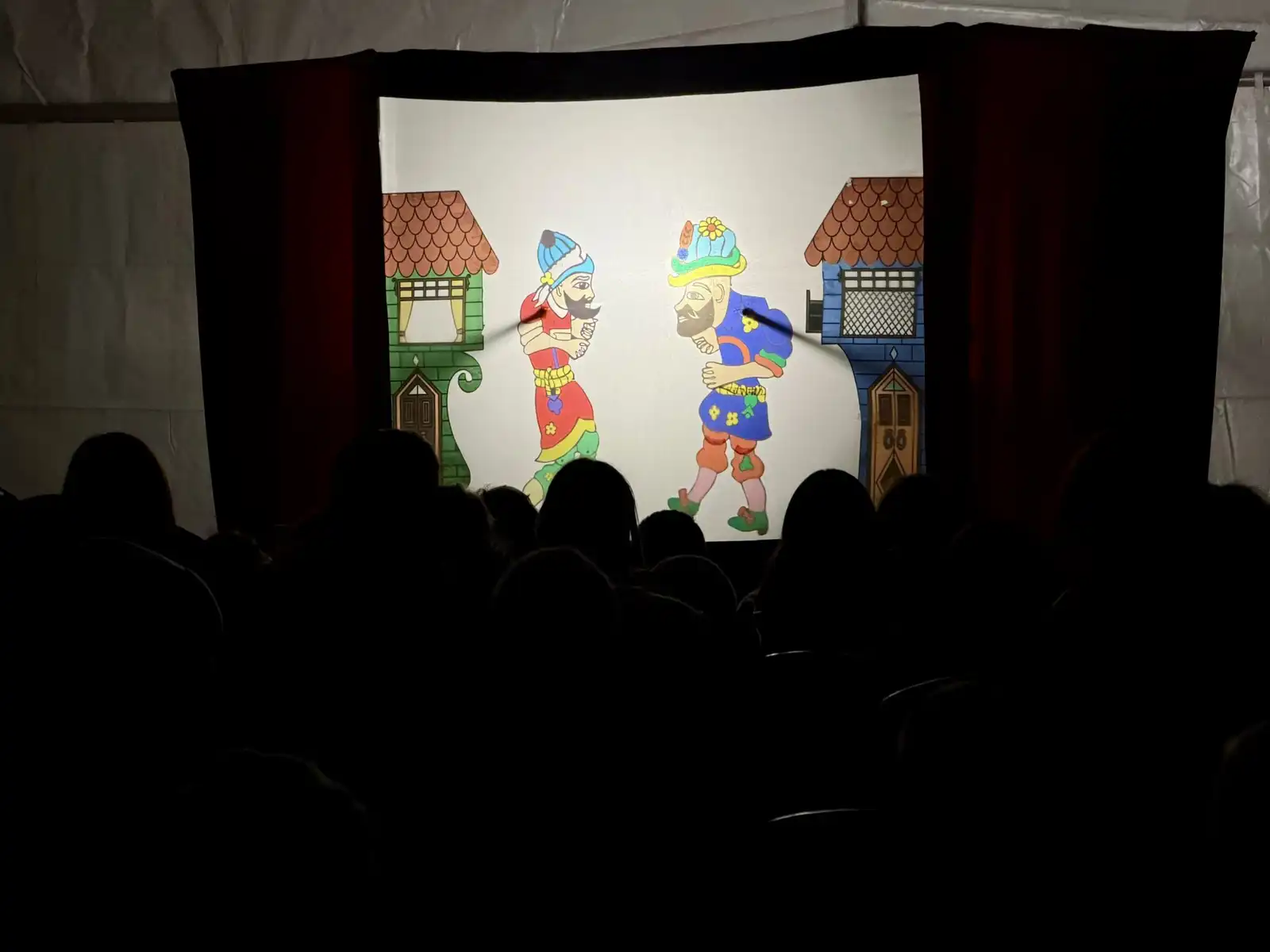 عرض مسرحي لـ "كركوز وعيواظ"