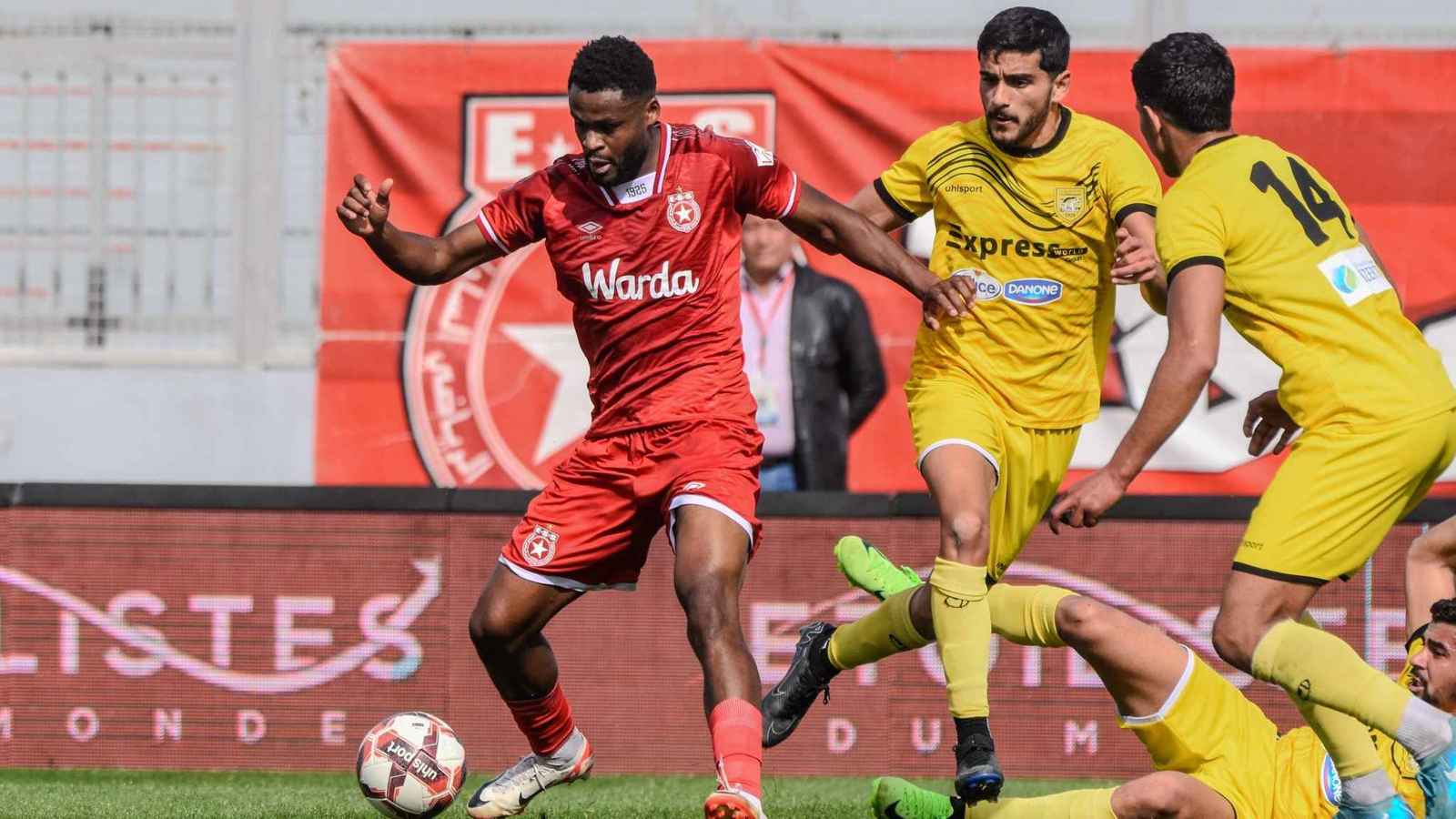 "لا صوم ولا صلاة".. موجة غضب بسبب مواعيد مباريات الدوري التونسي في رمضان