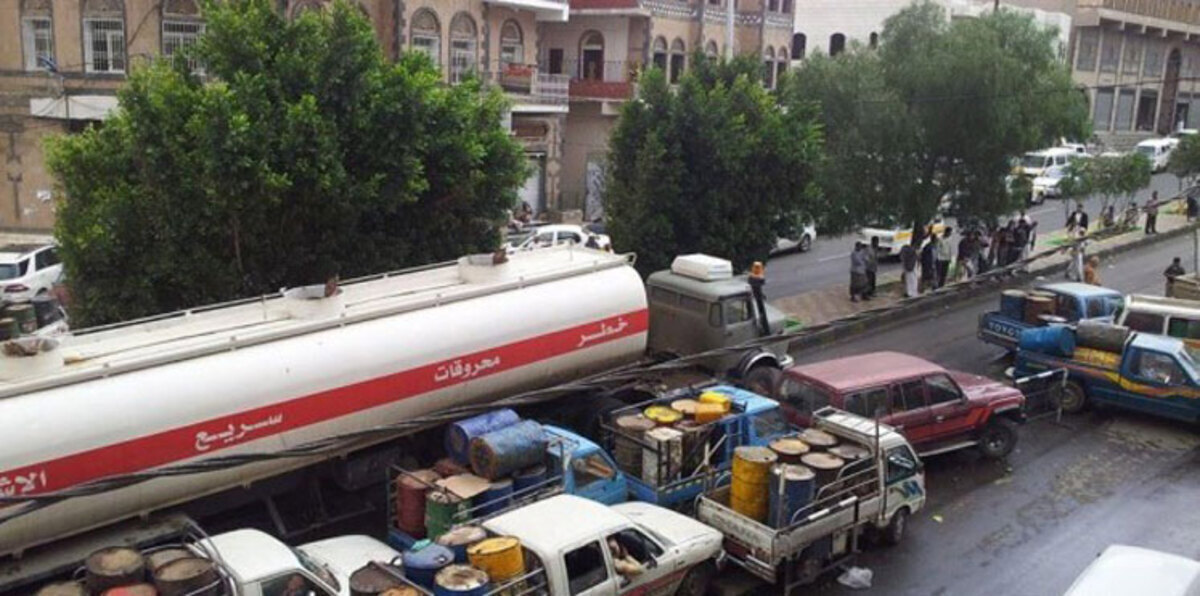 مقربون من هادي يهربون النفط لموانئ الحوثيين