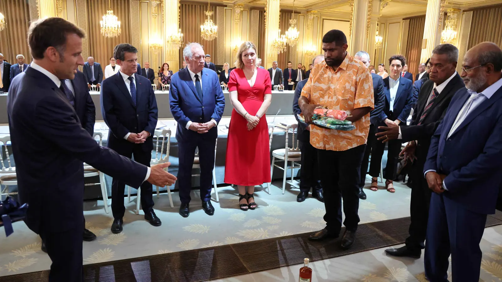 مستقبل كاليدونيا الجديدة يثير أزمة سياسية في فرنسا