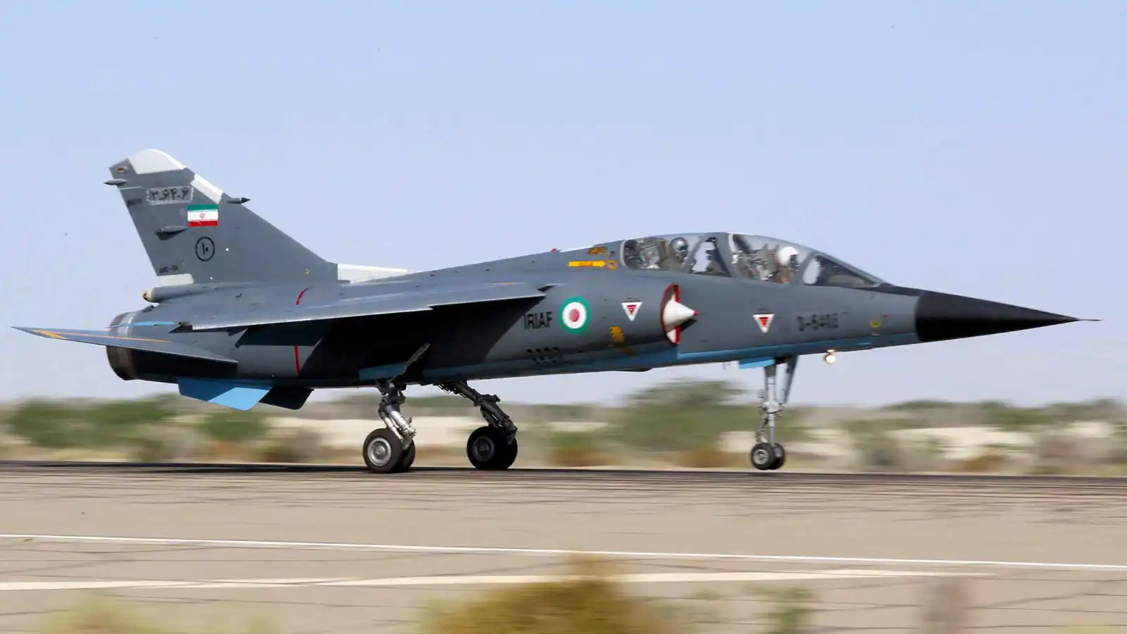 مقتل طيار وإصابة آخر في حادث تحطم طائرة للجيش الإيراني