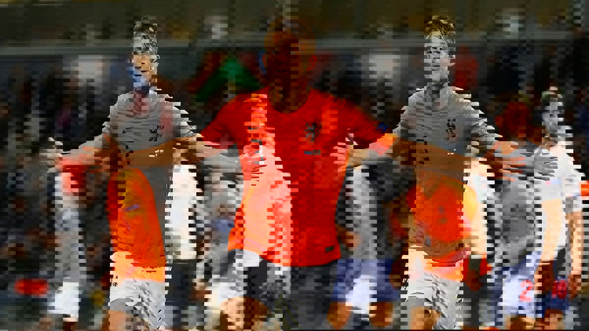 تقرير يكشف كواليس "الفشل المنتظر" لصفقة نادي برشلونة مع دي ليخت