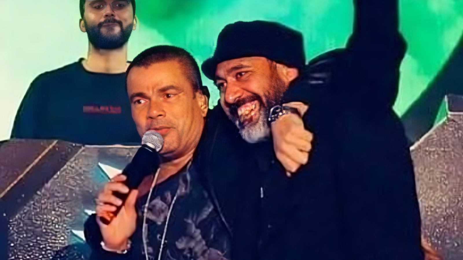 الكشف عن "مفاجأة" مرتقبة من عمرو دياب وعمرو مصطفى (فيديو)