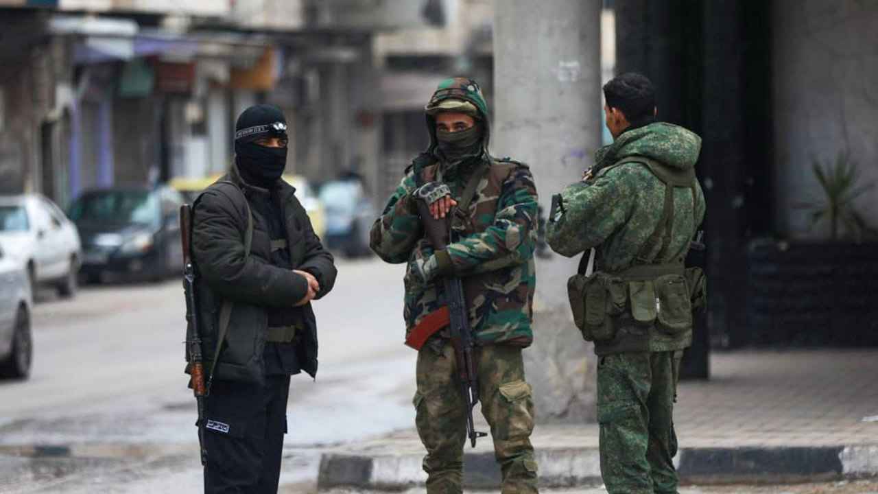 وزير الداخلية السوري: سنلاحق من يرفض تسليم السلاح