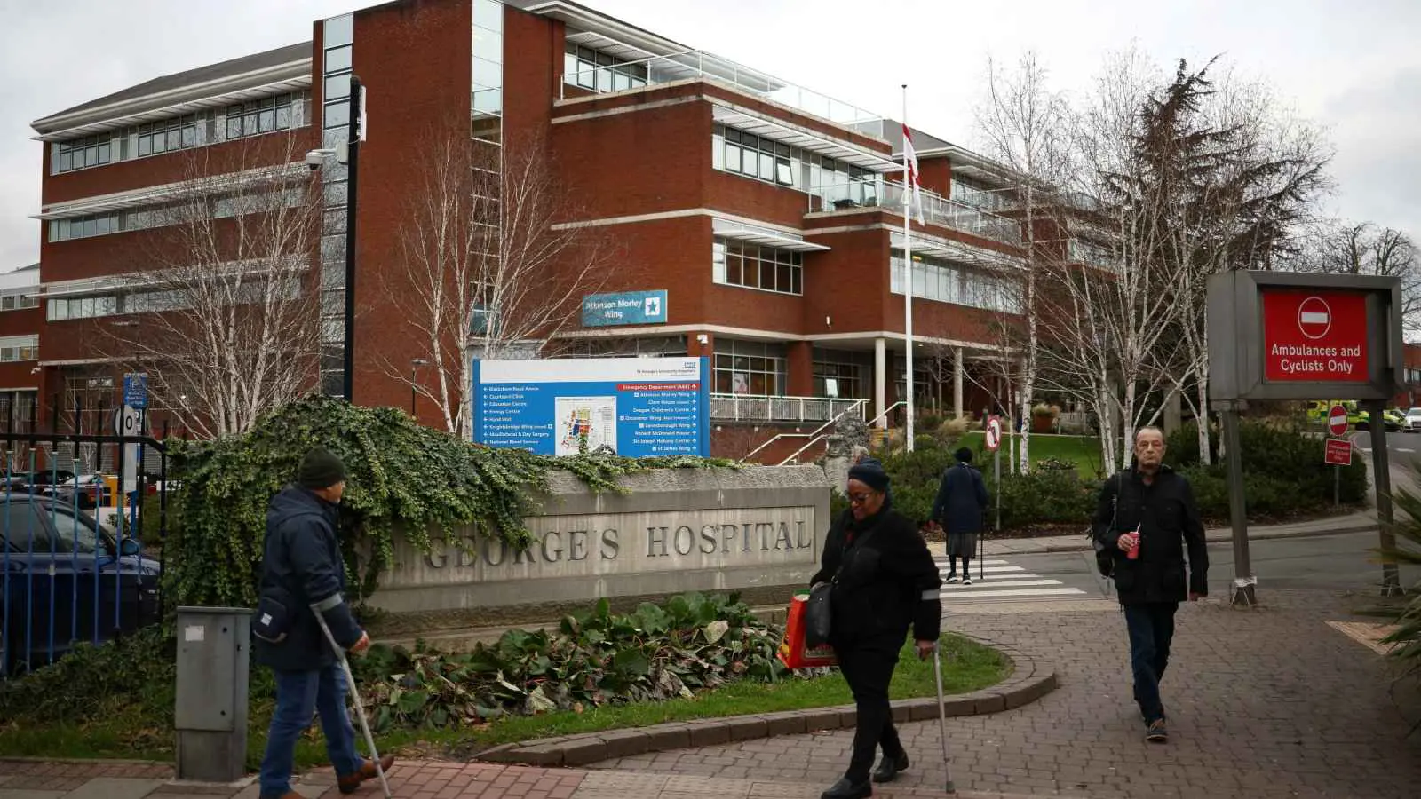 الوزير "يشعر بالخجل".. 50 وفاة يوميًا في مستشفيات بريطانيا