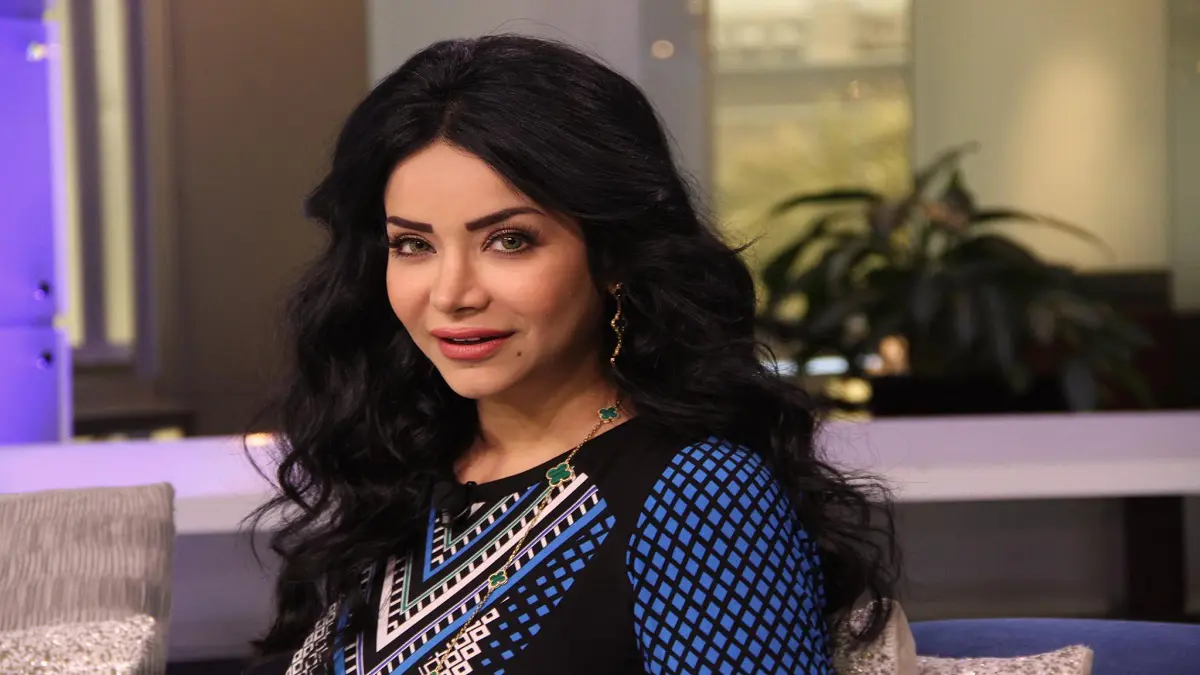 لهذا السبب أخفت لجين عمران وجه ابنتها من زفافها