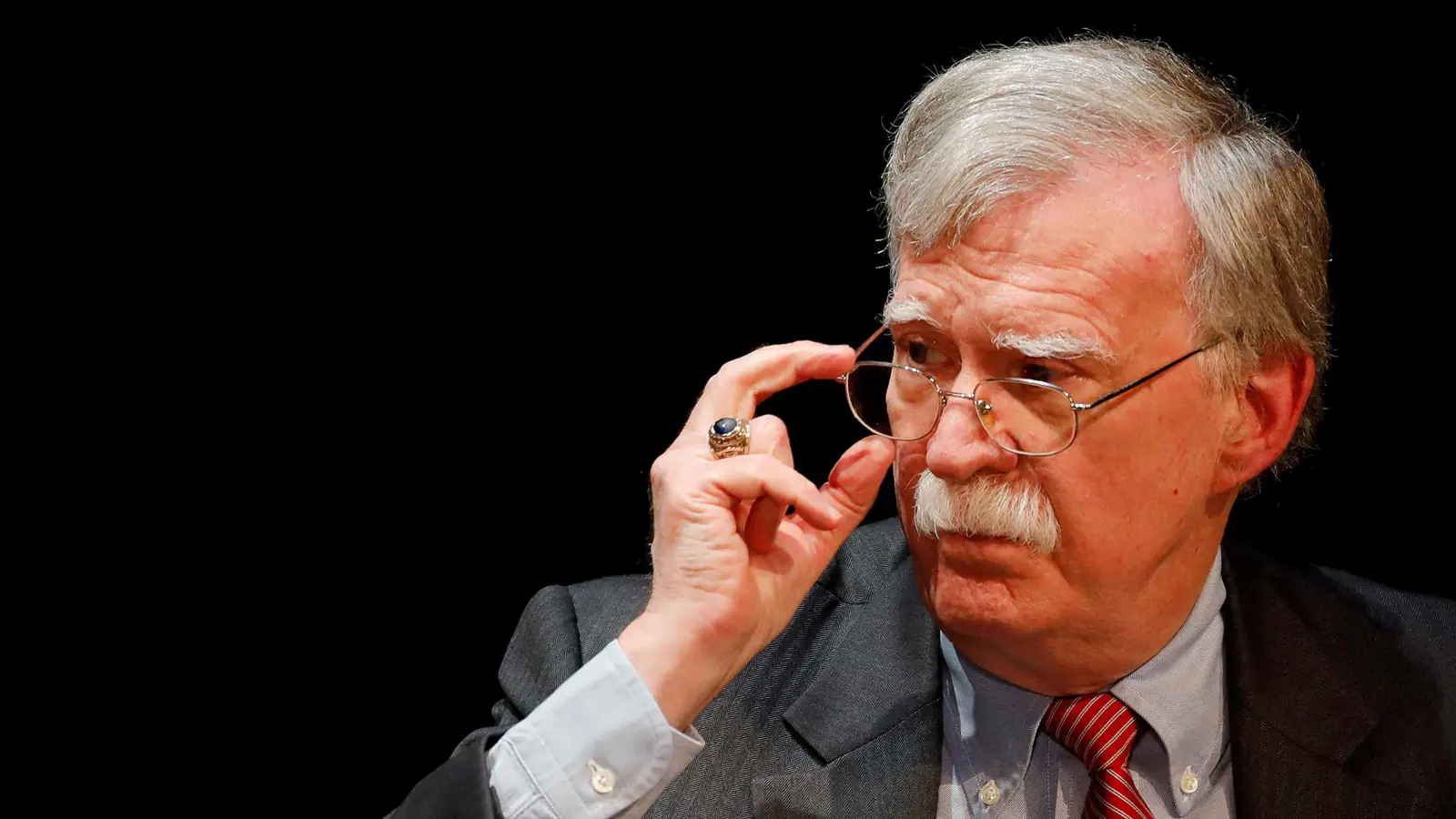 رفع عنه "الحماية".. ترامب يتهم جون بولتون بتفجير الشرق الأوسط