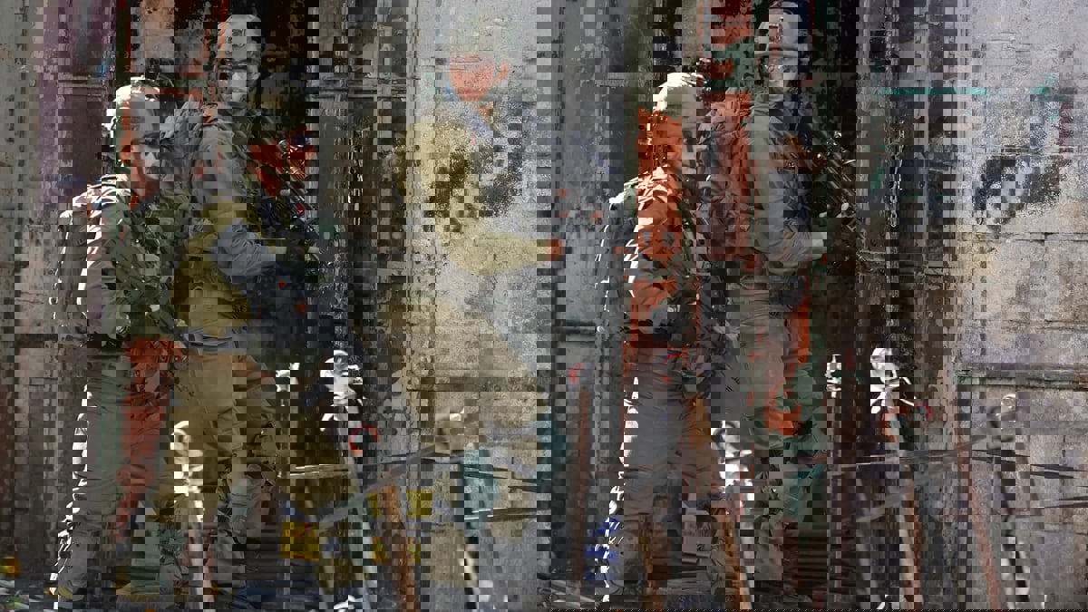 اشتباكات عنيفة خلال اقتحام الجيش الإسرائيلي مخيم "عقبة جبر" في أريحا