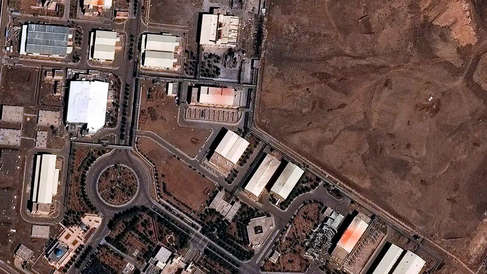 كيف يصل ترامب إلى يورانيوم إيران وينقله دون "كارثة إشعاعية"؟