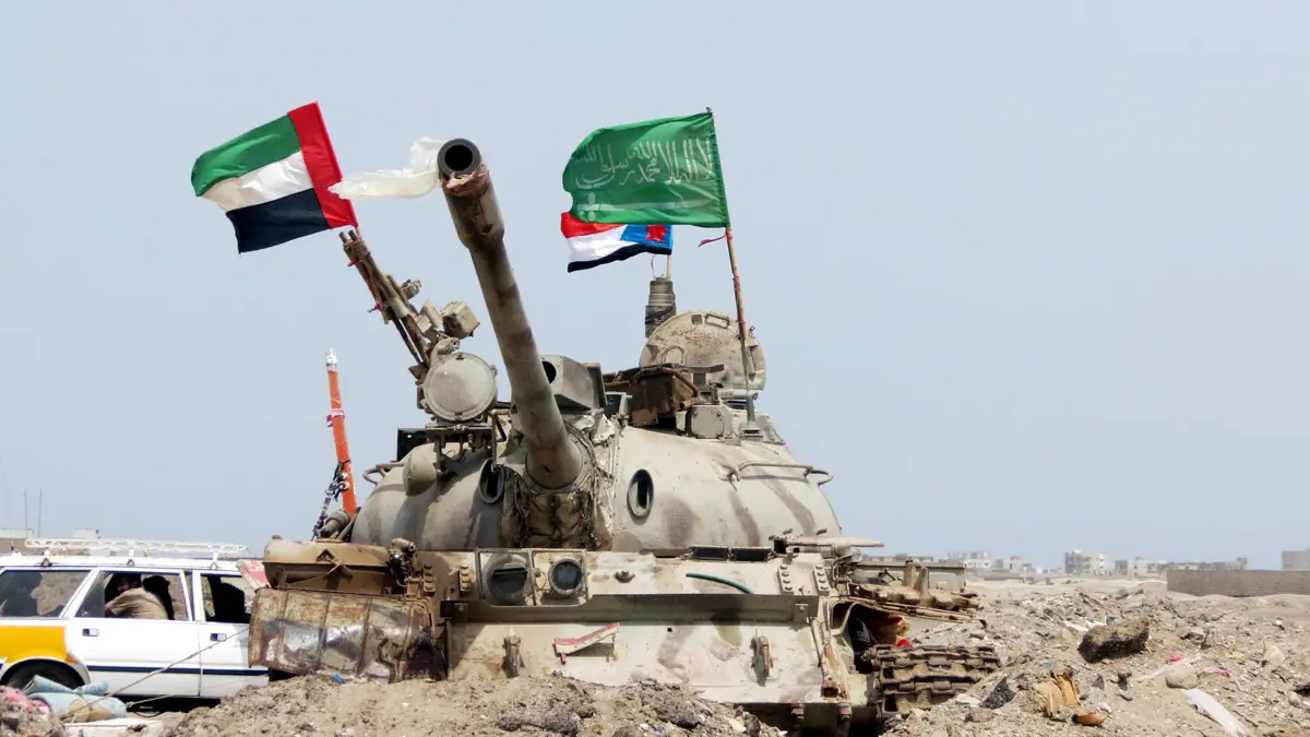 ردود لاذعة على "حكومة الفنادق".. صحيفة نيويورك تايمز: قوات الإمارات وراء كل نصر لـ"الشرعية" في اليمن