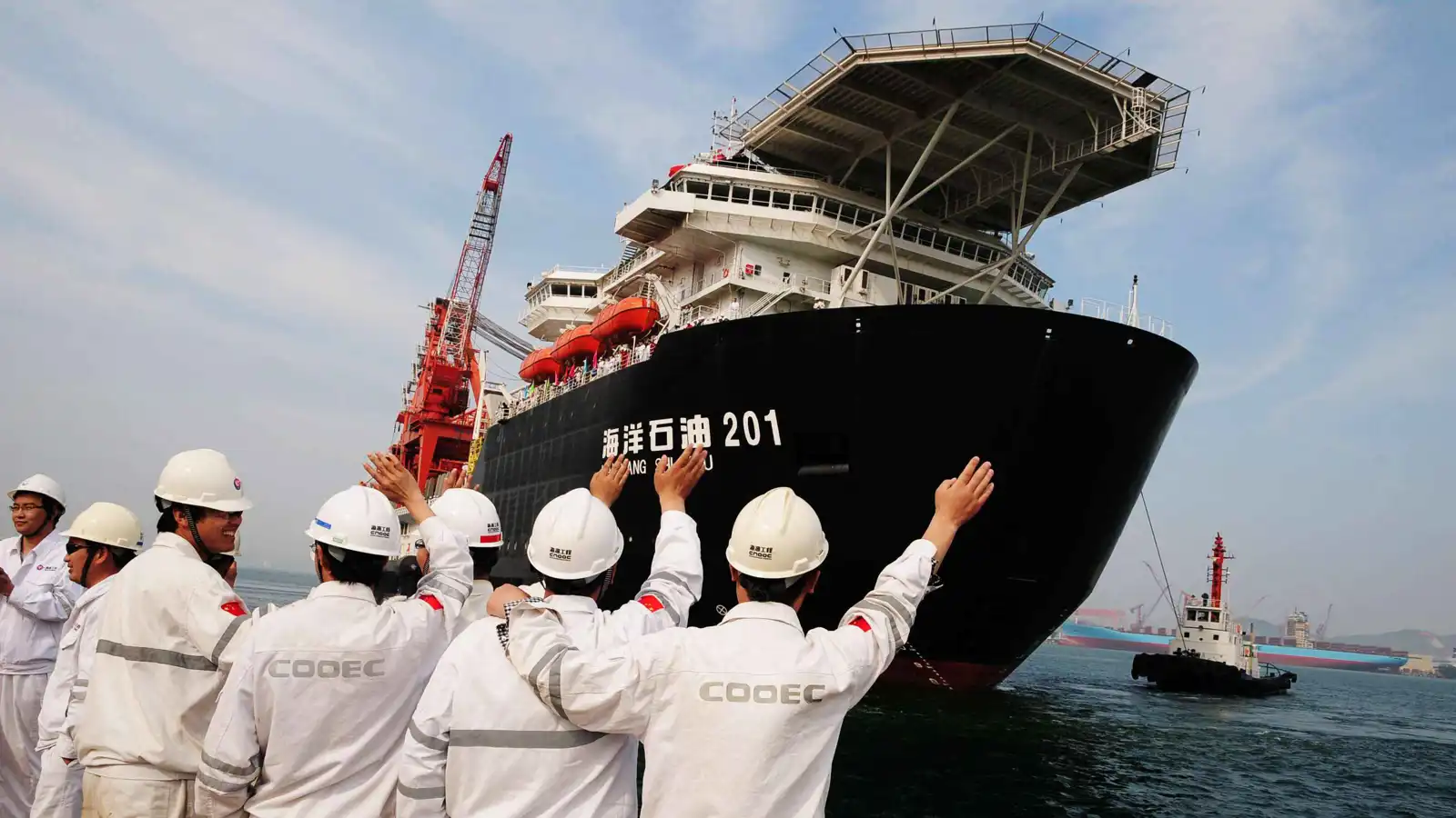 انطلاق أول منصة حفر نفطية تابعة لشركة CNOOC الصينية