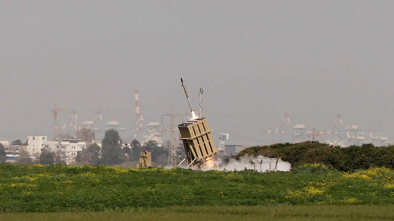 الجيش الإسرائيلي يعلن إسقاط مسيّرة "قادمة من الشرق" (فيديو)