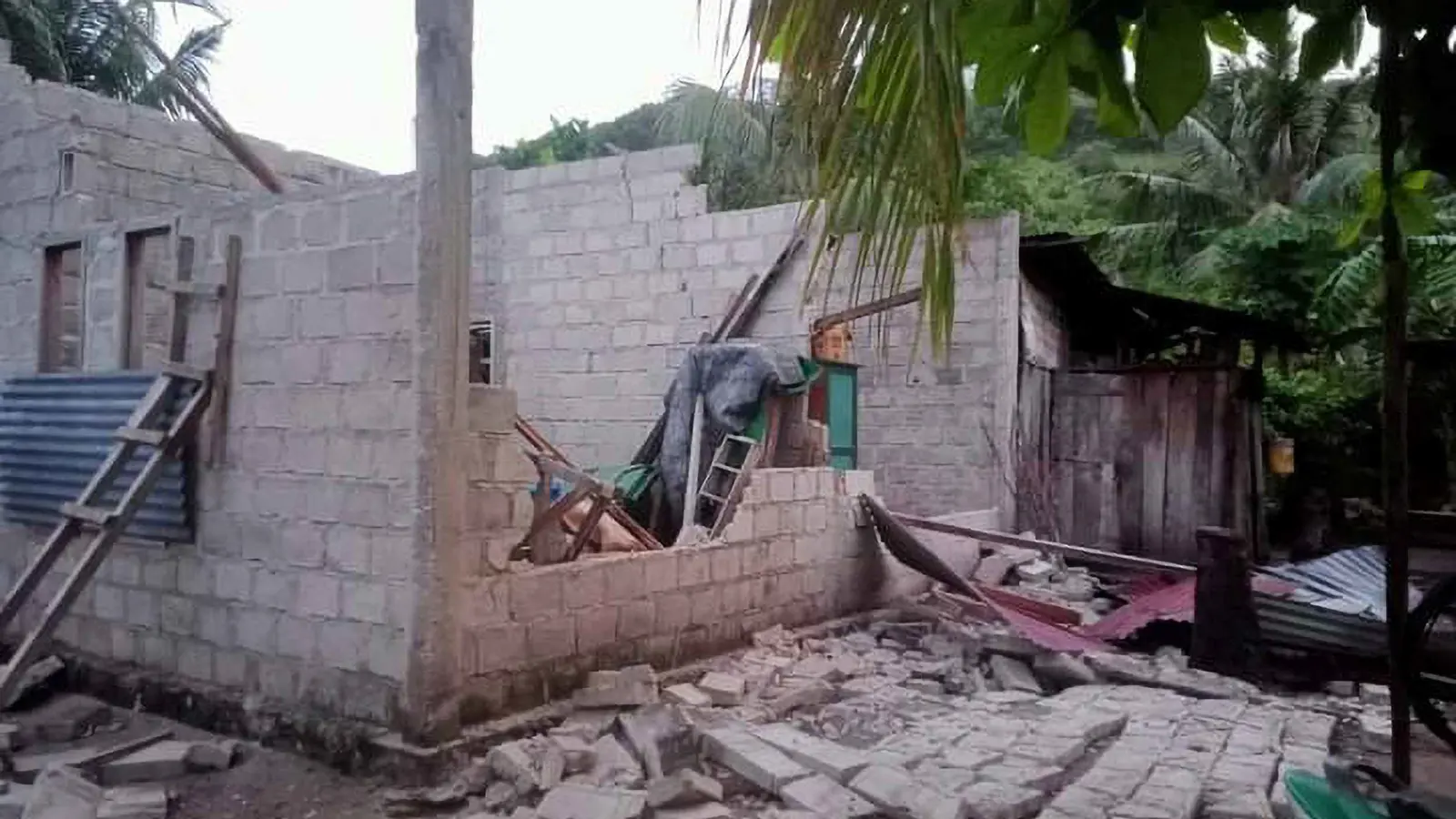 زلزال بقوة 6.8 يضرب جزر تانيمبار الإندونيسية