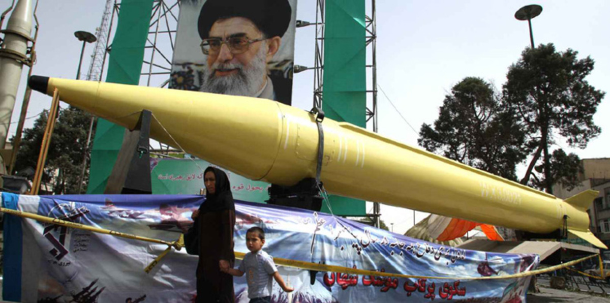 موقع إسرائيلي: إيران ستنتج القنبلة النووية أواخر العام المقبل