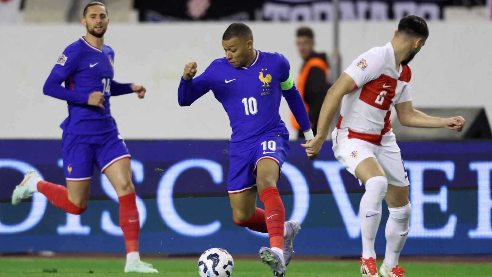 أرقام كيليان مبابي الصادمة تضع مدرب فرنسا في مأزق قبل مواجهة كرواتيا