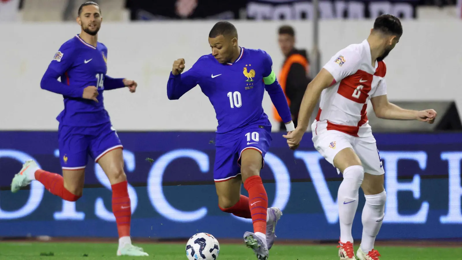 أرقام كيليان مبابي الصادمة تضع مدرب فرنسا في مأزق قبل مواجهة كرواتيا