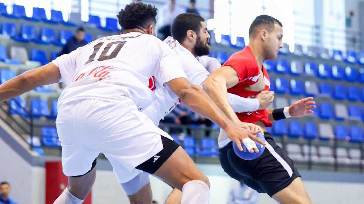 الزمالك يحسم قمة الدوري المصري لليد بفوز على الأهلي