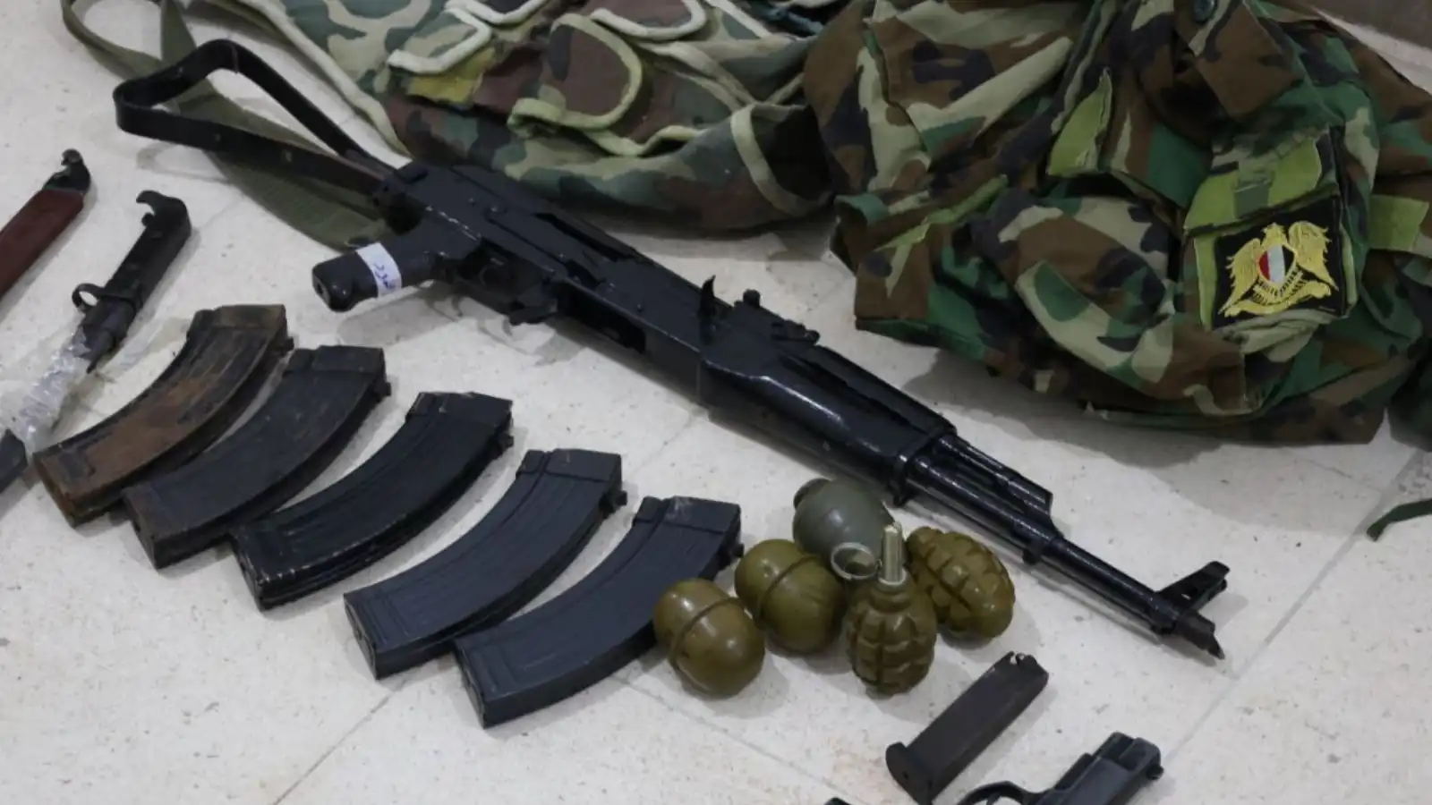 سوريا.. القبض على عناصر من "سرايا الجواد" في اللاذقية (صور)