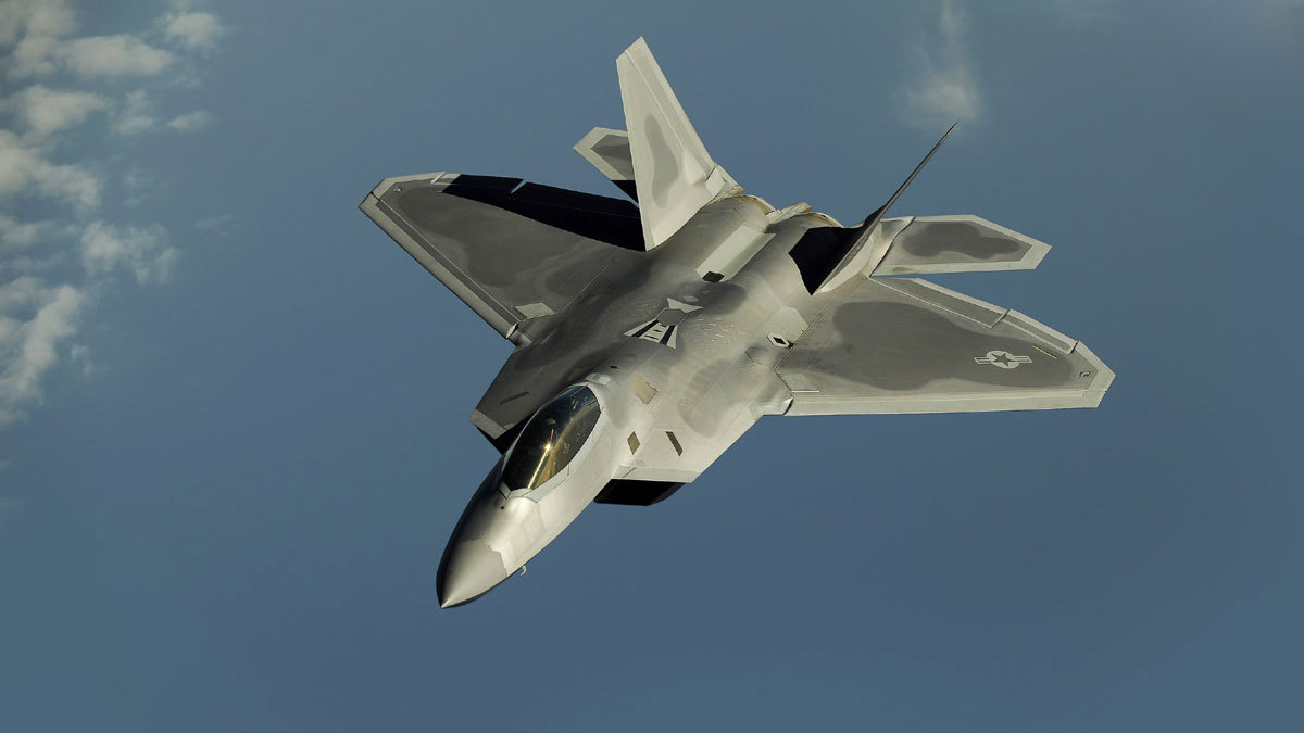 تقرير عبري: أمريكا توافق على تزويد إسرائيل بمقاتلات "F-22"