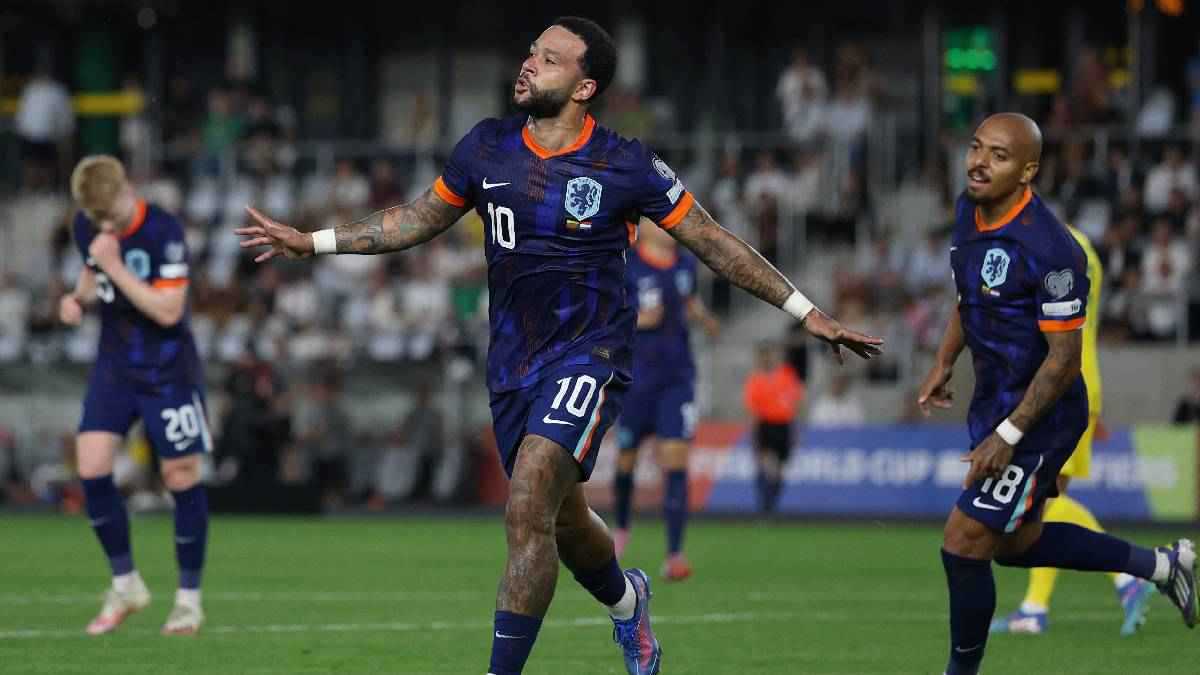 سرقة جواز سفر ديباي تؤجل انضمامه لمنتخب هولندا