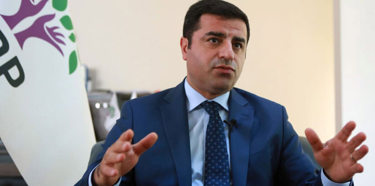 زعيم أكبر حزب مناصر لأكراد تركيا يمثُل أمام المحكمة للمرة الأولى