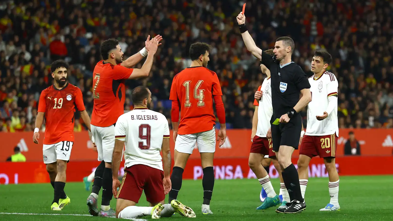 حمدي فتحي يشتبك مع فيرمين لوبيز (فيديو)