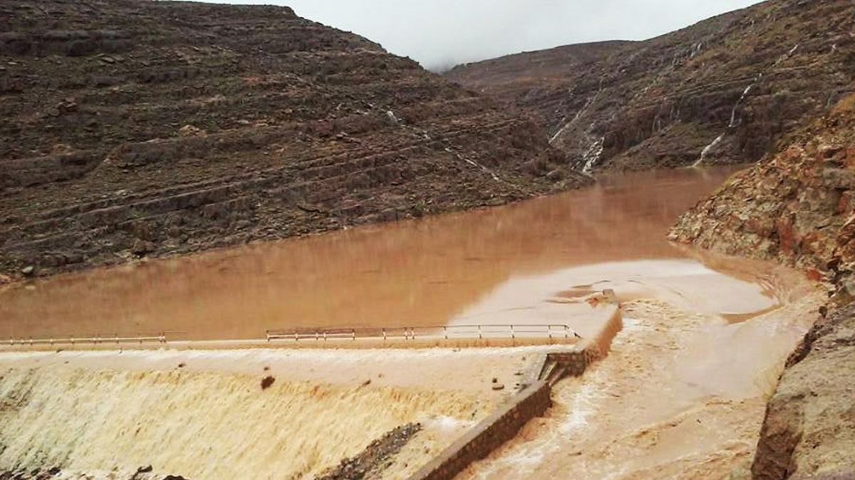 السيول تقتل 17 شخصا في اليمن.. وعاصفة مطرية تتجه صوب عدن (صور وفيديو)