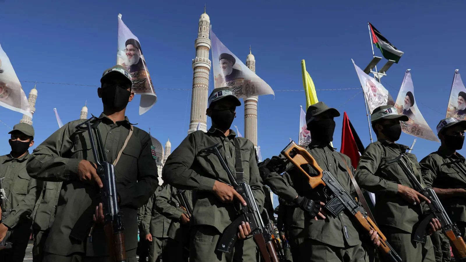 ميناء إستراتيجي وشبكات خارجية.. هكذا يمول الحوثيون أنشطتهم العسكرية