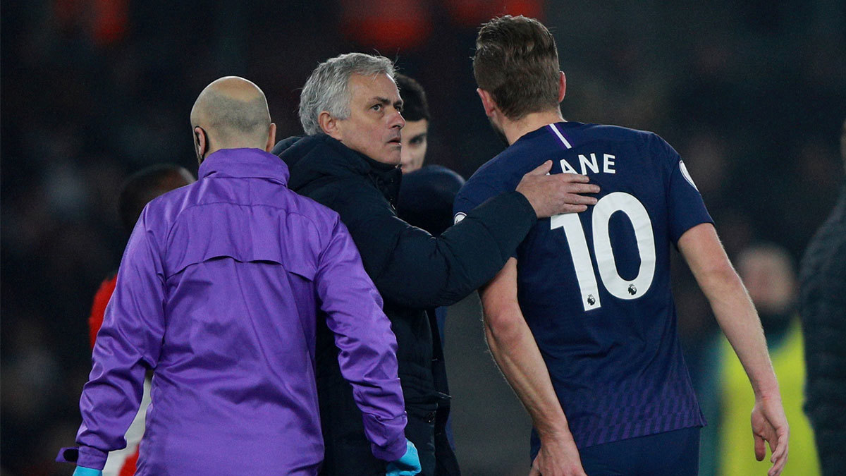 رسميا.. توتنهام يعلن إصابة هاري كين بتمزق بالعضلة الخلفية قد يبعده لمدة شهر