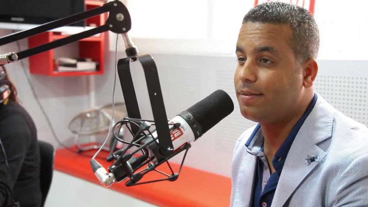 اعتقال الكوميدي المغربي فتاح جوادي في فرنسا بتهمة الاغتصاب