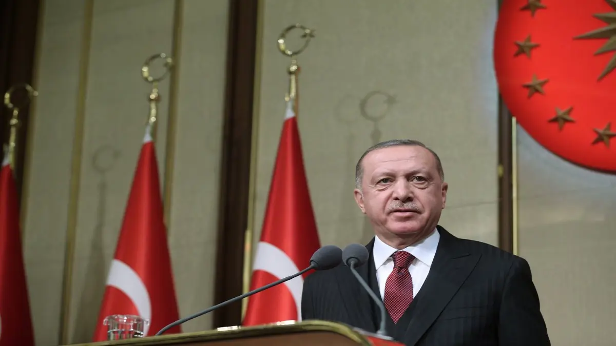 أردوغان يعترف بحصار القوات التركية في إدلب ويعد بـ"تحريرها"