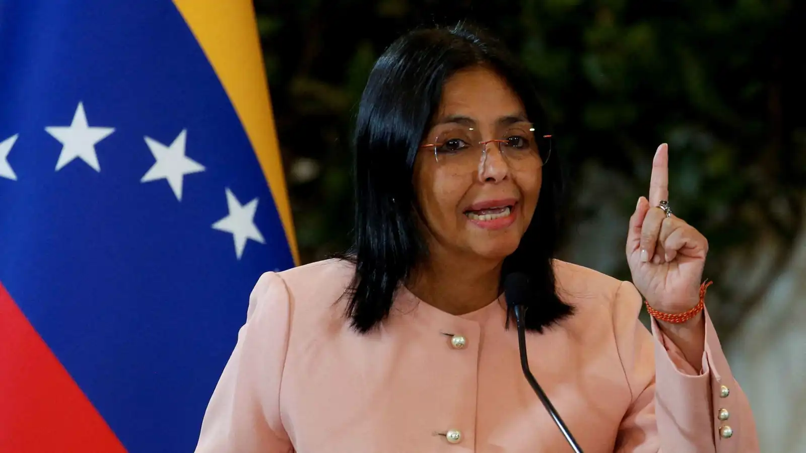 بعد استضافة مدمرة أمريكية.. فنزويلا تعلق اتفاقيات الطاقة مع ترينيداد