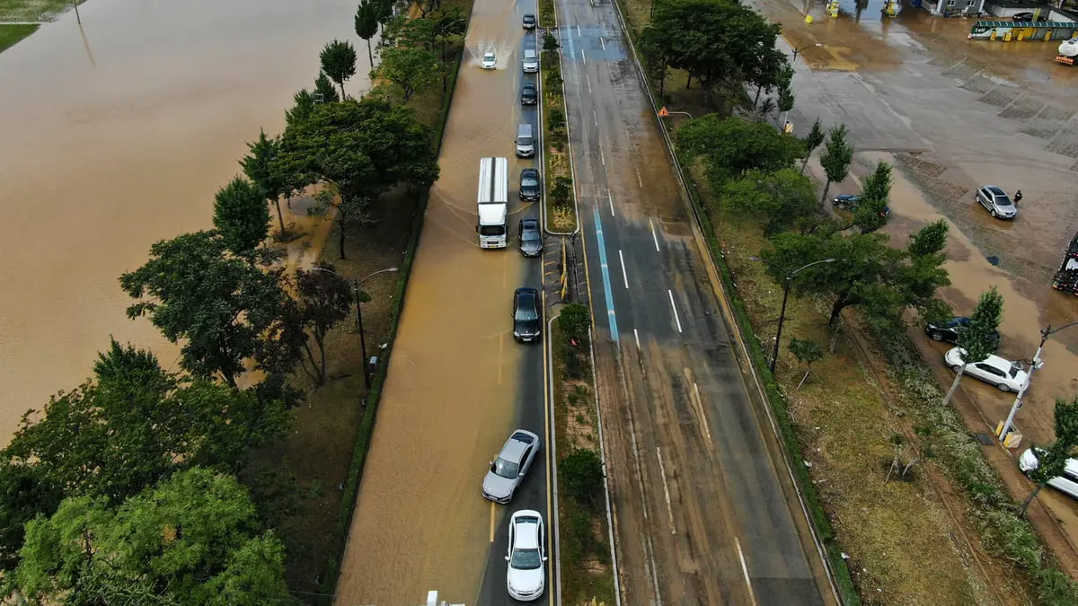 مشاهد مروعة وإجلاء الآلاف مع وصول الإعصار هينامنور إلى كوريا الجنوبية (فيديو)