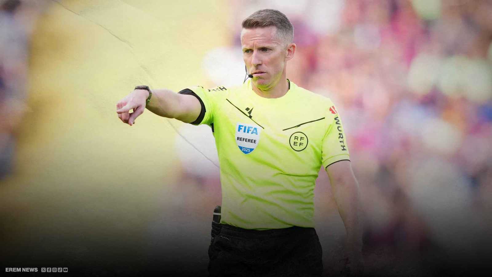 حكم يُطرد على يد زميله.. لقطة غريبة تهز كرة القدم الإسبانية (فيديو)