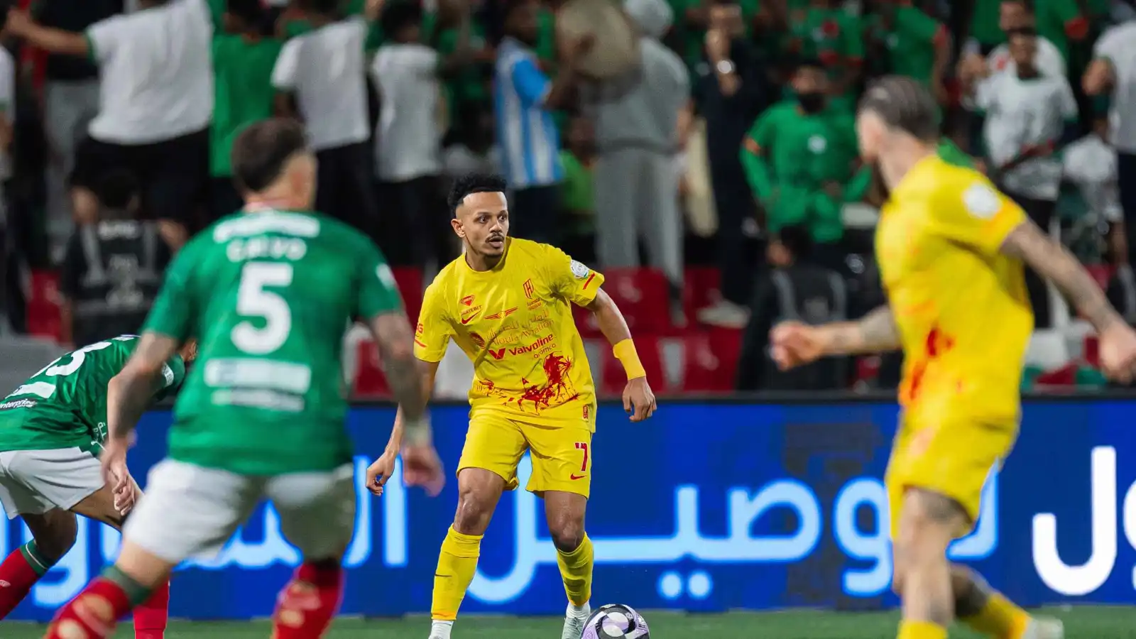 وسط جدل تحكيمي.. الاتفاق يلحق الهزيمة الأولى بالقادسية في عهد رودجرز (فيديو)