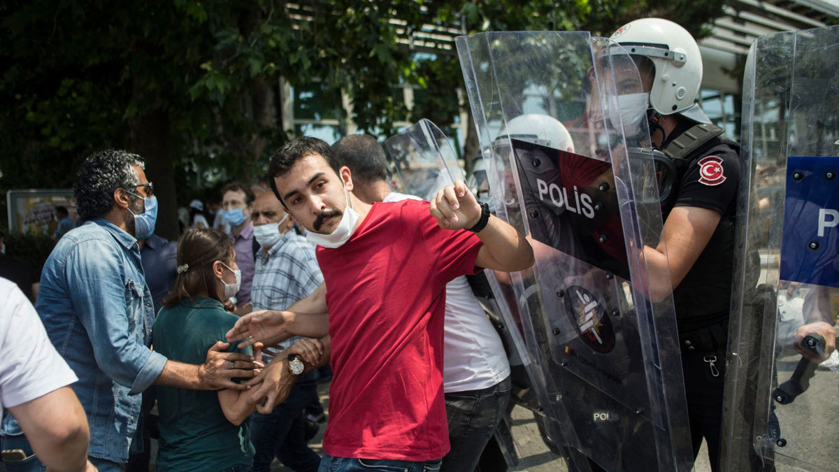 تركيا.. حزب الشعوب المعارض يتعهد مواصلة الاحتجاج "من أجل الديمقراطية"
