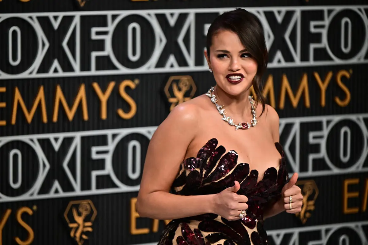 موقف محرج لسيلينا غوميز برفقة حبيبها الجديد (فيديو)