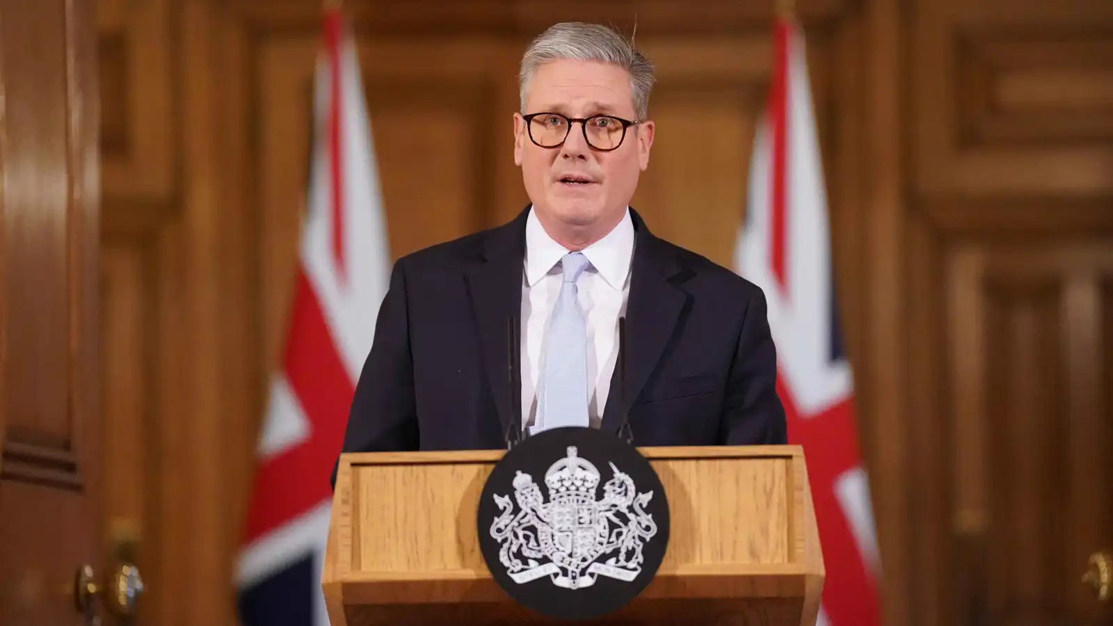 ستارمر وأوروبا.. التعاون الدفاعي يصطدم بـ "المال" وإرث بريكست