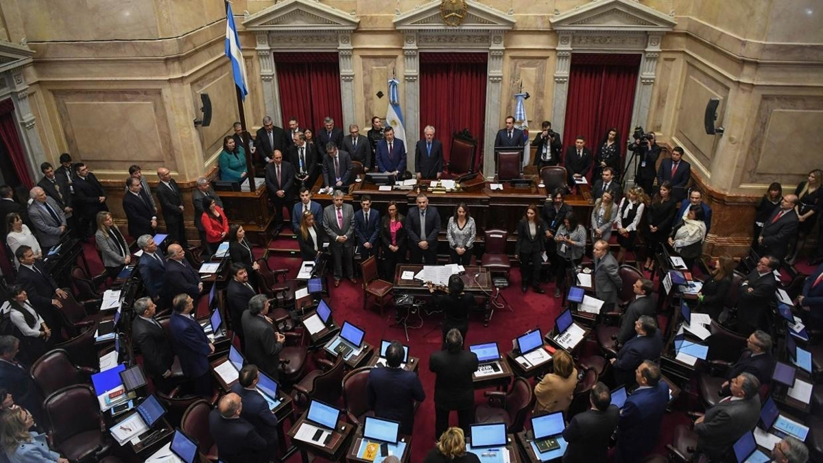 الأرجنتين.. تجميد صرف رواتب البرلمانيين والسيناتورات 6 أشهر