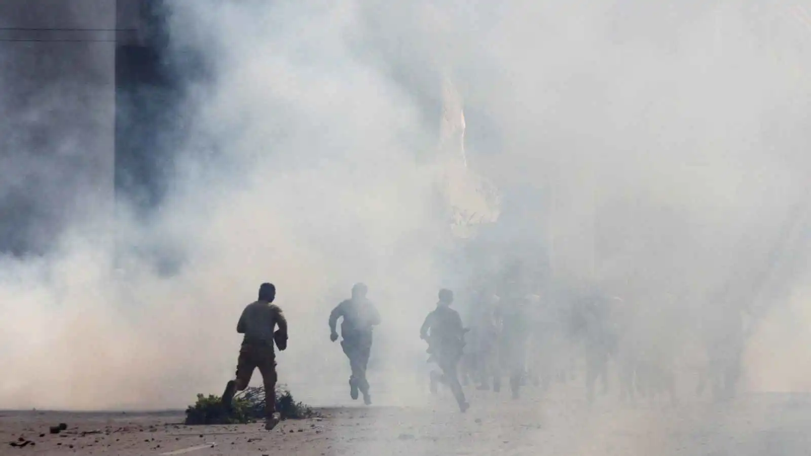 قتلى وإصابات بانفجار مصنع للألعاب النارية في باكستان (فيديو)