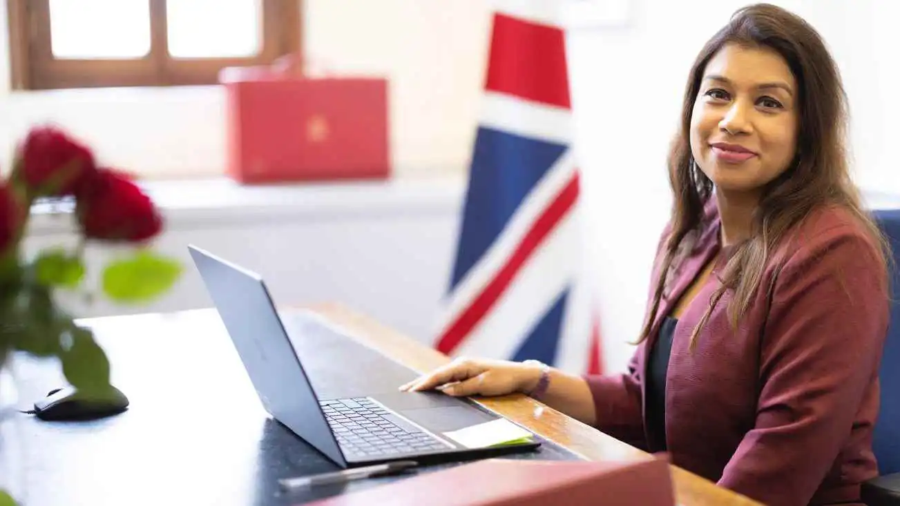 الحكم على وزيرة بريطانية سابقة بالسجن عامين في بنغلاديش