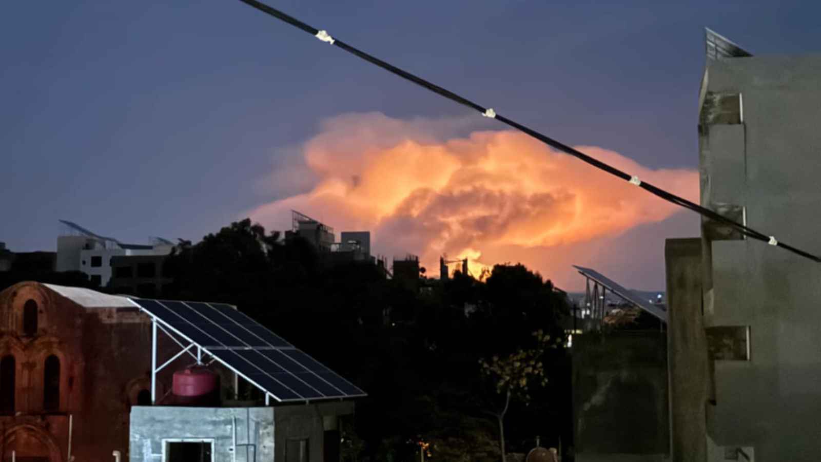 المرصد: إسرائيل استخدمت صواريخ فراغية لقصف طرطوس