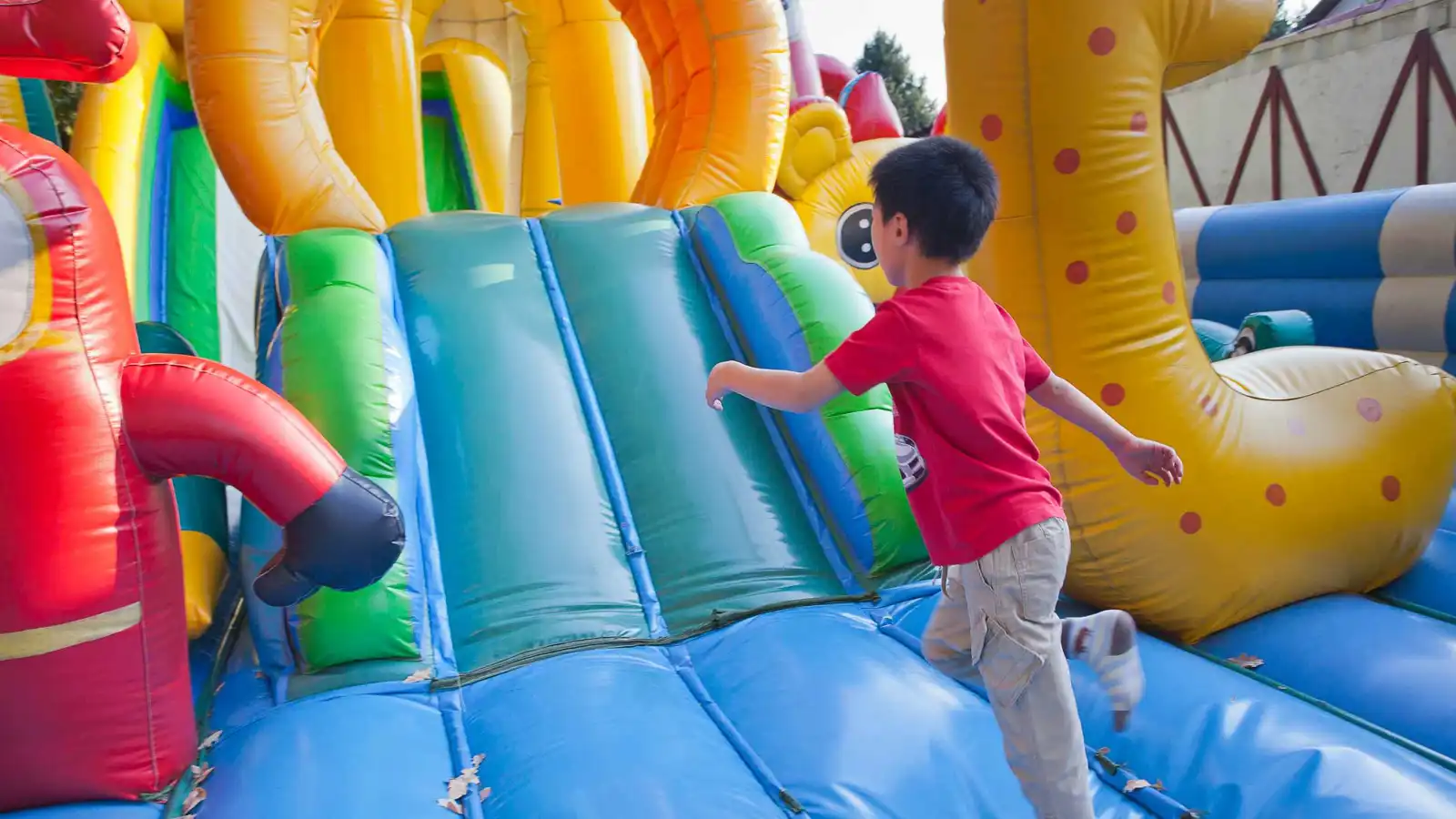 يوم ترفيهي يتحول إلى "كابوس" في مدرسة مصرية