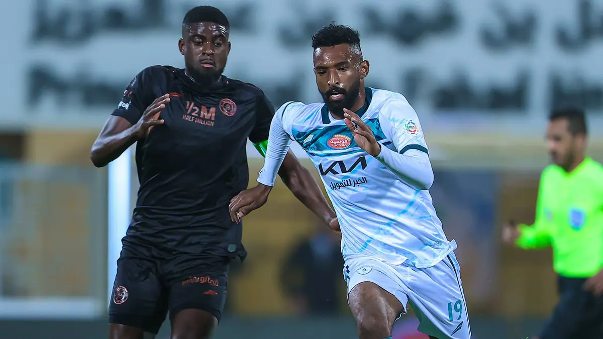 ترتيب الدوري السعودي: الشباب يتعادل للمباراة الثالثة تواليًا أمام الفتح ويتمسك بالوصافة