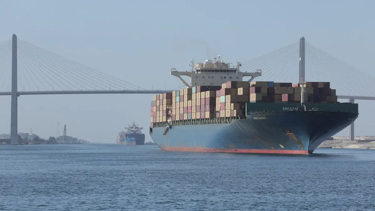 مع تصاعد هجمات "الحوثي".. إيرادات قناة السويس تنخفض 50%