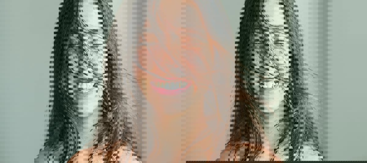 من المطبخ.. 4 طرق ناجحة لتبييض الأسنان